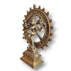 Très belle statue de Shiva avec ses bras multiples dansant dans un cercle.