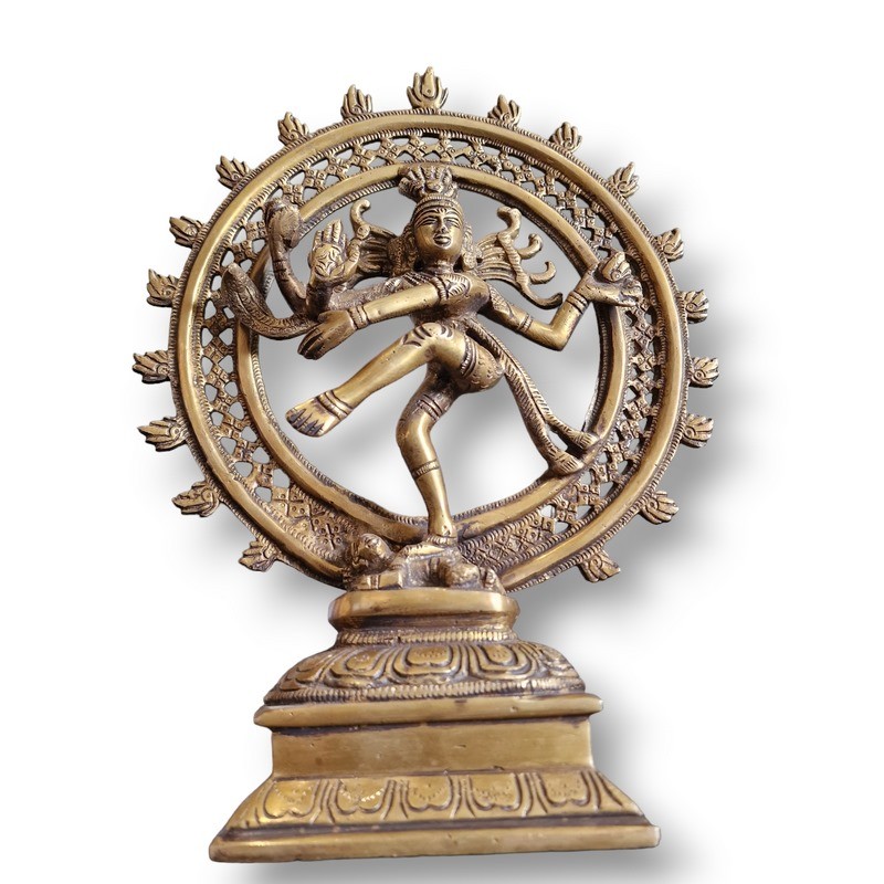 Très belle statue de Shiva avec ses bras multiples dansant dans un cercle.
