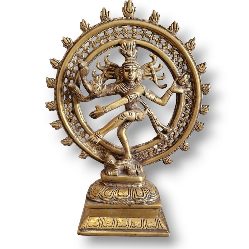 Très belle statue de Shiva avec ses bras multiples dansant dans un cercle.