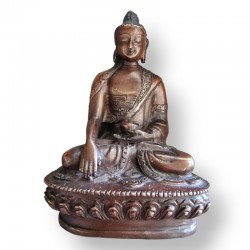 Très joli statue de Bouddha avec une teinte foncée