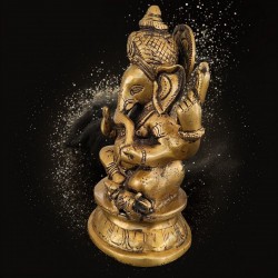Belle statue du dieu Ganesh avec sa musaraigne