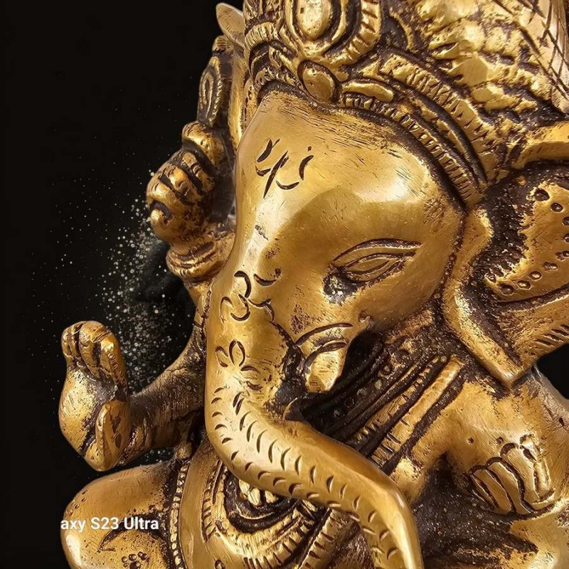 Belle statue du dieu Ganesh avec sa musaraigne