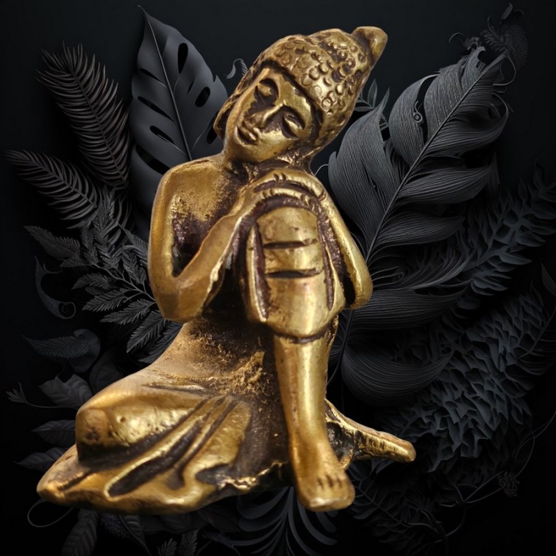 Petite statuette de bouddha en laiton au repos