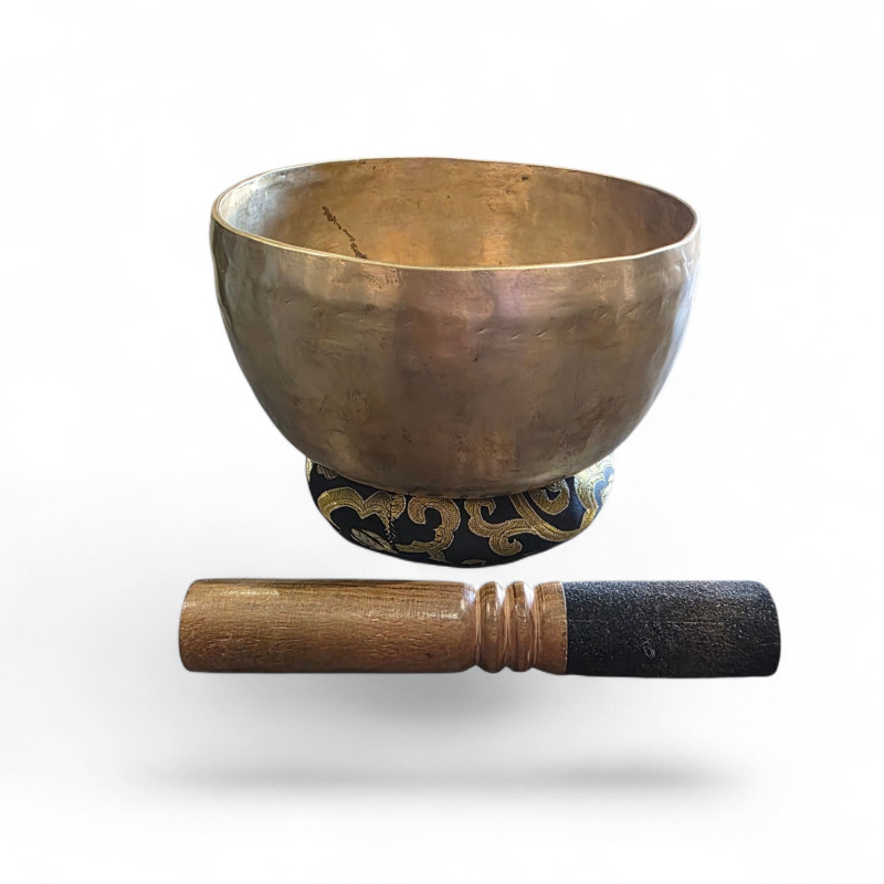 Écouter le son de ce magnifique bol antique du Népal