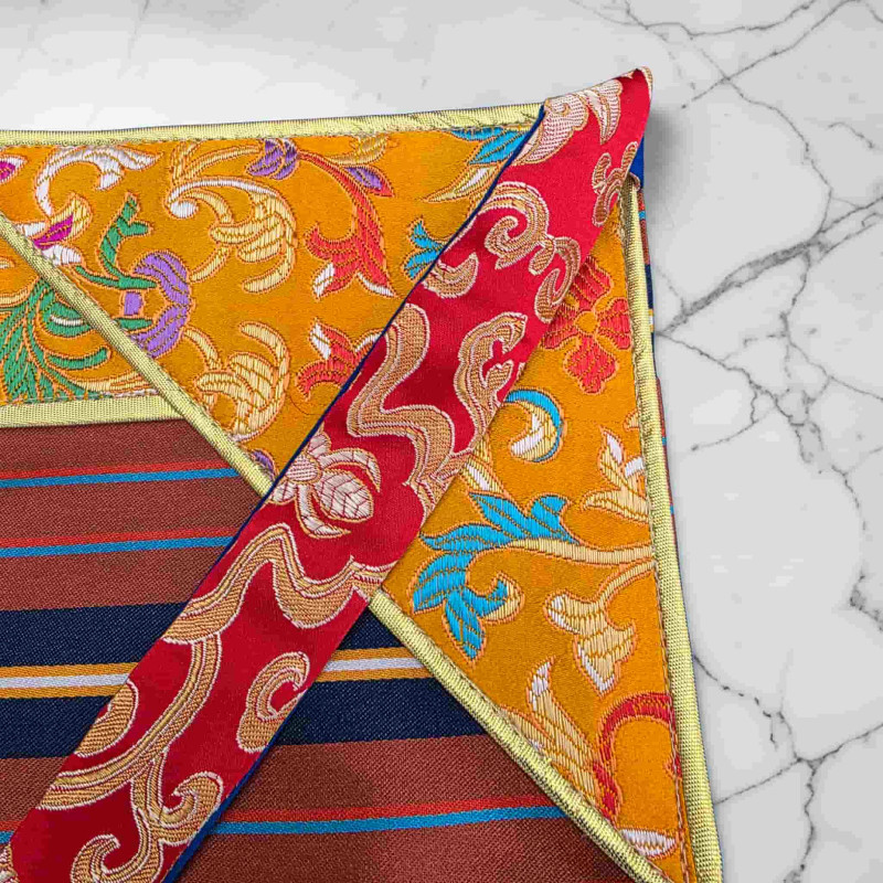 Tablier tibétain multicolore pour les femmes des villages de montagne